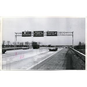 1942 Press Photo Cars on Shoreway highway near Cleveland & Painesville Ohio