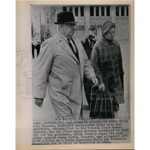 Wire Photo Businessman JC Tippens & secretary to Federal Court house