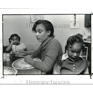 1983 Press Photo Darlene George with Daughter Tameka and Toni - cva13867