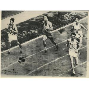 1948 Press Photo Mel Patton of USA wins first round second heat of 100m dash