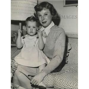 1950 Press Photo Actress June Allyson with Daughter Pamela Powell - fux01269