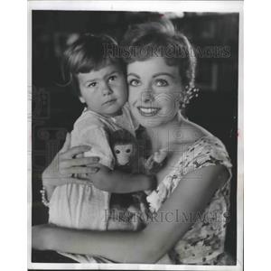 1955 Press Photo Actress Jeanne Crain with Daughter Jeanine - ftx02484