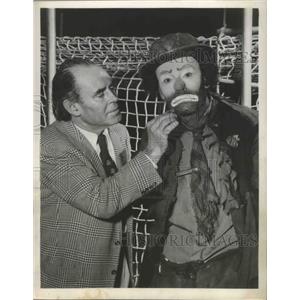 1955 Press Photo Actors Emmett Kelly, Henry Fonda for "Clown" - ftx02848