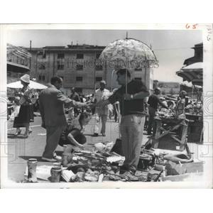 1961 Press Photo Rome, Italy Flea Market - ftx02124