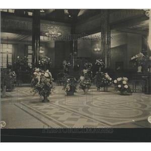 1928 Press Photo Denver National Bank Lobby Flowers