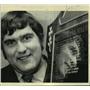 1971 Press Photo Tom Dempsey with Most Courageous Athlete Plaque - nos11449