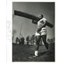 1986 Press Photo Vincent Mulmore of Higgins High Track Builds Strength With Log