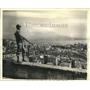 Press Photo American soldier overlooking the panorama of Naples, Italy