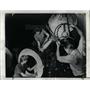 1945 Press Photo X-Ray Worker Bring One Million Volt Ma