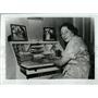 1966 Press Photo Maud Shaw At Desk Pictures Italy - RRW77597