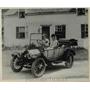 1946 Press Photo Mr & Mrs Wilfred G Barrett in 1913 Buick touring car