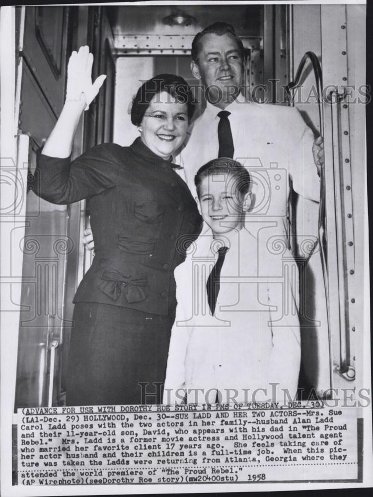 1958 Press Photo Mrs. Sue Carol Ladd with Actor husband Alan Ladd & son David | eBay