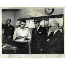 1968 Press Photo Meteorologist Talking To TWA Officials - RRW91341