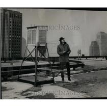 1966 Press Photo Meteorological Technician - RRX02615