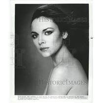 1980 Press Photo Gossip Columnist Writer Kim Cattrall - RRV16379