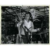 1983 Press Photo Charlie Krull Dekalb AgResearch - RRX06211