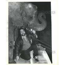 1986 Press Photo Bill Hoffman Elephant Lulu - RSH42841