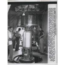 1962 Press Photo NASA Staff Preparing Latest Tiros VI Meteorological Satellite