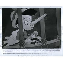 1940 Press Photo Jimmy Cricket cautions  puppet Pinocchio in "Pinocchio"