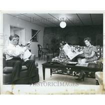 Press Photo A Man And A Woman Relax In Cave-Like Home