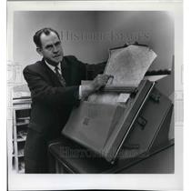 1968 Press Photo Dr. Wendell Hewson, a leading figure in American meteorlogy