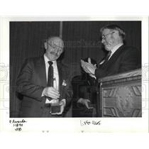 1990 Press Photo Neil Kelly , Pack of Tektronix Inc. Honorary award