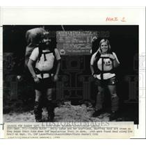 1990 Press Photo Molly LaRue and her boy friend Geoffrey Hood on their hike