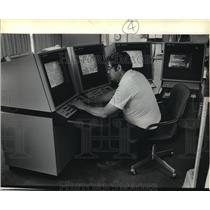 1980 Press Photo Meteorologist Dominic Scaffidi examining atmospheric charts