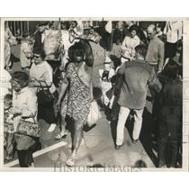 1968 Press Photo man dressed as a caveman enjoying the carnival - noca00195