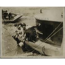 1915 Press Photo New York Crew of yacht Naaide rescue Frank Smith  in NYC