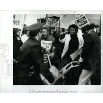 1986 Press Photo Strikes School Employees Detroit - RRW86777