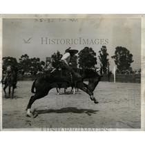 1940 Press Photo Rodeo Bronc Riding Charro