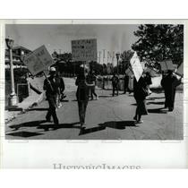 1985 Press Photo DYC Striking Workers