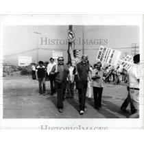 1983 Press Photo Pipefitters Union strikes construction - RRW86841