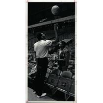 1983 Press Photo Alex English NBA Basketball Player - RRW73669