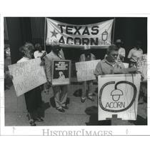 1985 Press Photo Jesse Alaniz with Texas ACORN protesting phone services
