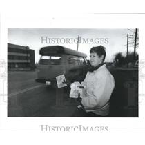 1987 Press Photo Janet Crowe, anti-abortion literature to students, Houston