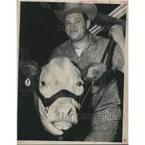1961 Press Photo Charles Cornelius and the Reserve Champion, Fat stock Show