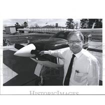 1990 Press Photo Ben Ogletree Livingston Mayor Keeps Plane there- Airports Texas
