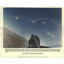 1992 Press Photo Designer Dave Harris Ronneberg Flies his Berkut Aircraft