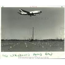 1988 Press Photo Plane took off at New Orleans International Airport