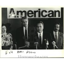 1989 Press Photo American Airlines representatives announce new Miami flight