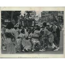 1963 Press Photo youngsters carry portable shrine through streets of Toyko