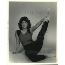 1986 Press Photo Susan Goodman shows how she stretches - nob20493