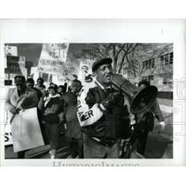 1989 Press Photo Strike Demonstration Front Chrysler - RRW87705