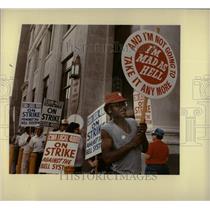 1983 Press Photo Telephone Operators and Workers Strike - RRW87605