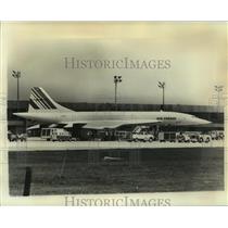 1976 Press Photo The Air France Concorde refueling for a return trip - not02948