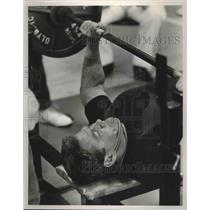 1988 Press Photo Tom Ownens, founder of Kings Ranch in Alabama, attempts 430 lbs