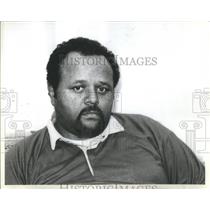 1984 Press Photo Carlos Castro Social Worker