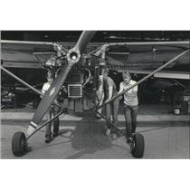 1985 Press Photo High school students in aviation mechanics class - mjb60652